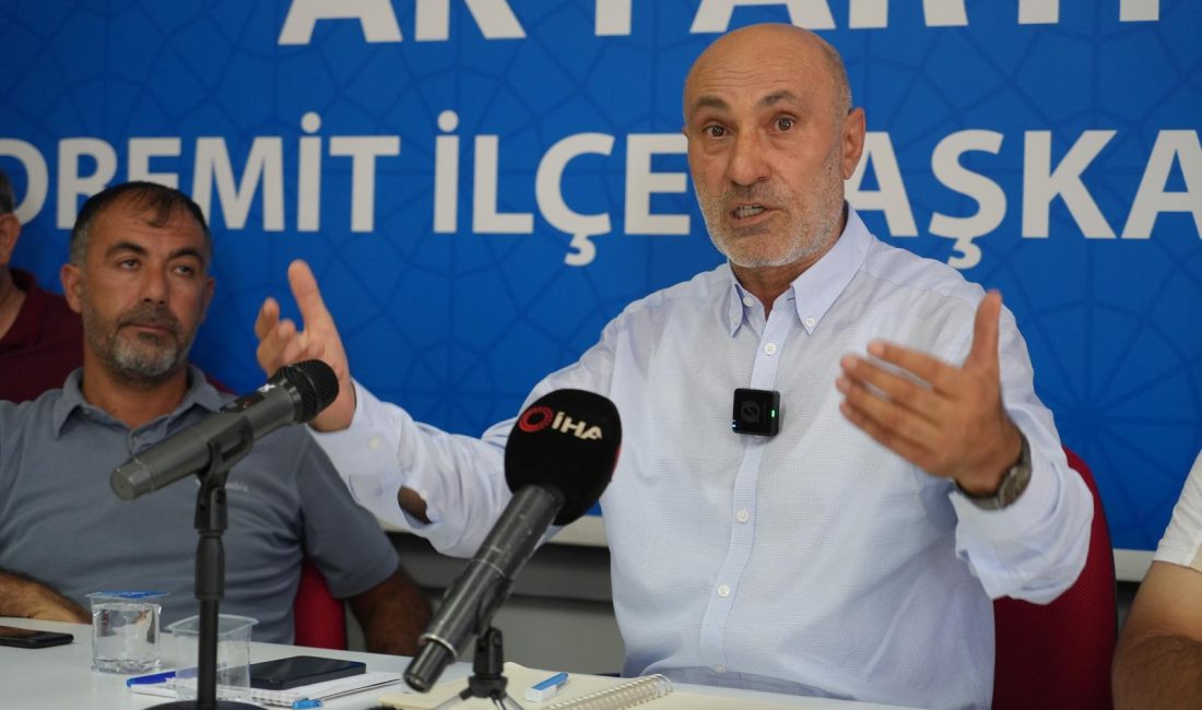 AK Parti Edremit İlçe Başkanı Tuna istifa etti AK Parti Edremit İlçe Başkanı Murat Tuna düzenlediği basın toplantısı