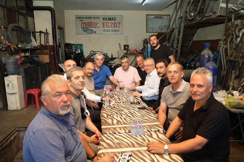 Sanayi esnafının geleneksel hale getirdiği hayır etkinliğinin 15’incisi yapıldı Edremit’te sanayi esnafı tarafından 17 yıl önce başlanan hayır yemeğinin