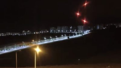 Elazığ’da gökyüzünde beliren ışıklar merak uyandırdı. Elazığ’ın çeşitli noktalarında gece