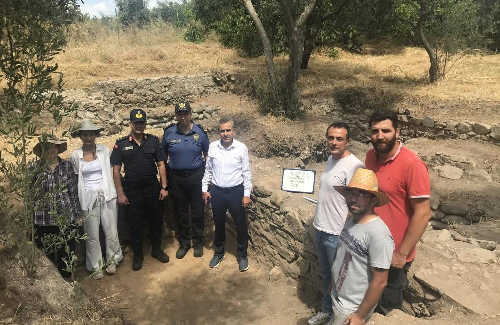 Kyzikos’taki antik tiyatro gün yüzüne çıkarılıyor Erdek’te bulunan Kyzikos antik kentinde keşfedilen 15 bin seyirci kapasiteli