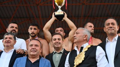 663.Tarihi Kırkpınar Yağlı Güreşleri’ni ilgiyle takip eden Balıkesir Büyükşehir Belediye