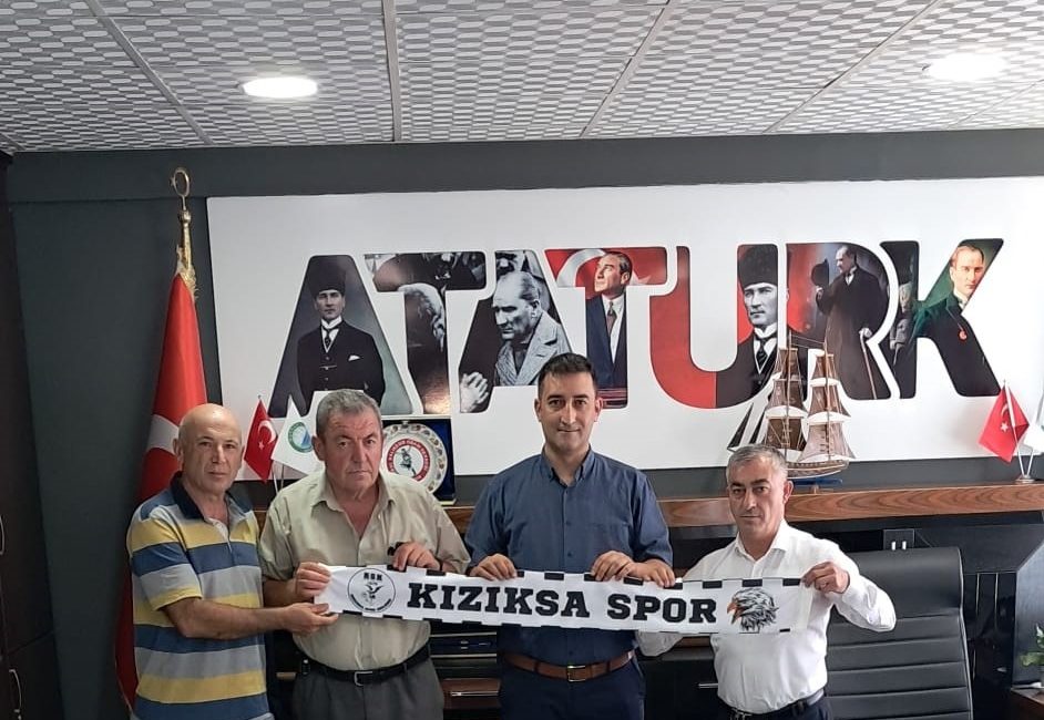 Kızıksa Spor yöneticilerinden Başkan Duru’ya hediye Manyas Belediye Başkanı Ahmet Duru’yu ziyaret eden Kızıksa Spor Kulübü