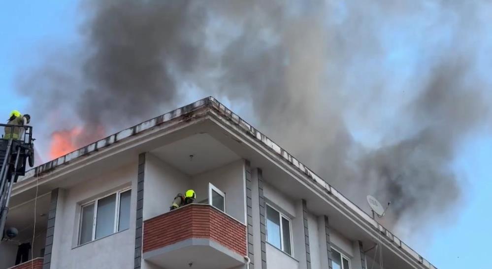 Gönen’deki yangında maddi zarar 4 milyon lira Gönen’de bir apartmanda çıkan yangın büyük maddi hasara yol açtı.