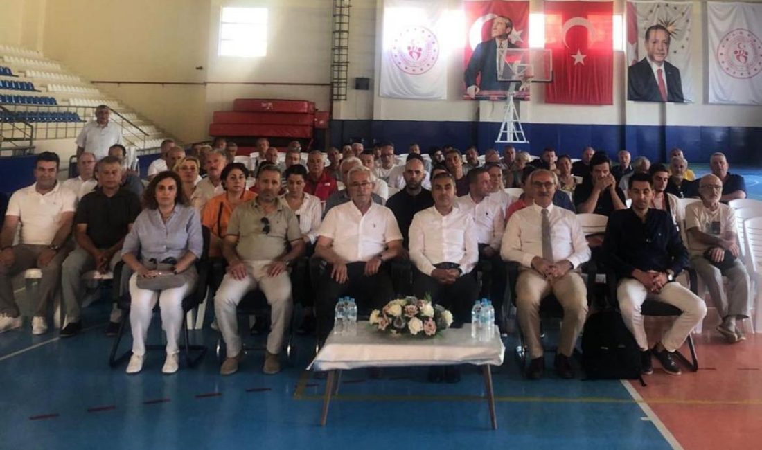 Erdeklilere, pina ve deniz çayırlarının önemi anlatıldı BANÜ Denizcilik Fakültesi Dekanı Mustafa Sarı, Erdek’te gerçekleştirdiği seminerde pinalara