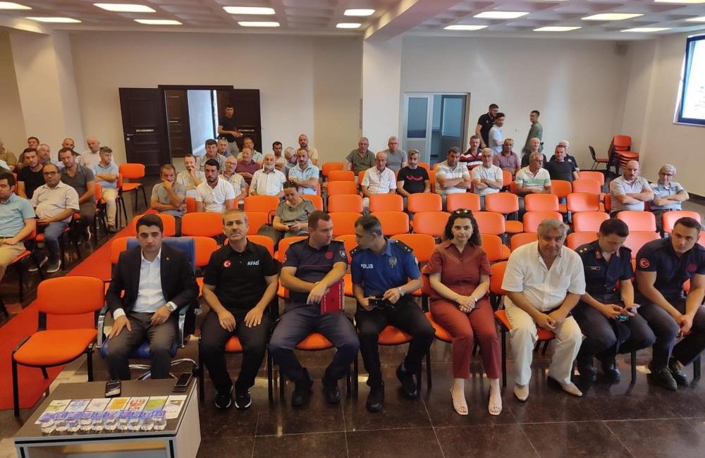 Manyas’ta AFAD personeli deprem eğitimi veriyor Balıkesir İl Afet Durum Müdürlüğü (AFAD) personeli tarafından Balıkesir’in Manyas