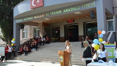 Edremit’te, 16 okul müdürünün görev yaptığı okullar değiştirildi. Yeni yapılan