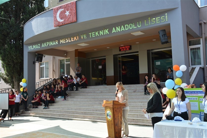 Edremit’te 16 okul müdürünün görev yeri değiştirildi Edremit’te, 16 okul müdürünün görev yaptığı okullar değiştirildi. Yeni yapılan