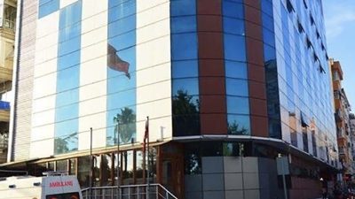 Erdek’te meydana gelen iki ayrı olayda 2 kişi girdikleri denizde
