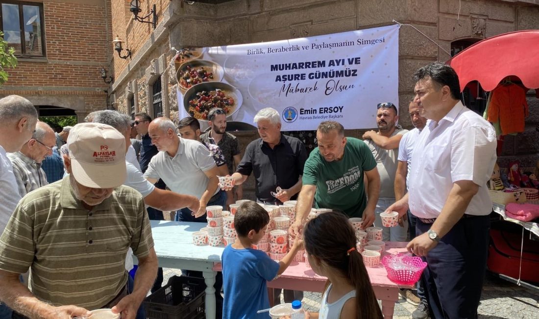 Havran Belediyesi’nden aşure hayrı Balıkesir’in Havran Belediyesi tarafından aşure hayrı yapıldı. Hayra vatandaşlar büyük