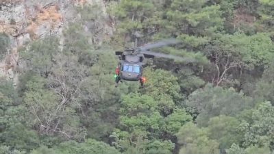 Şahindere Kanyonu’nda mahsur kalan 10 kişi jandarma tarafından helikopter destekli