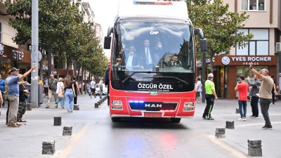 Cumhuriyet Halk Partisi Genel Başkanı Özgür Özel, 74 yıl aradan