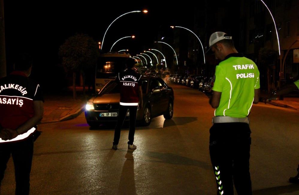 Gönen’de huzur uygulaması: 123 araca ceza kesildi Gönen’de asayiş ve trafik yönünden geniş çaplı huzur uygulaması gerçekleştirildi.