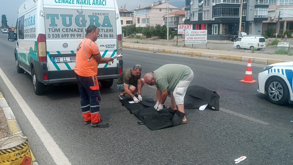 Balıkesir’de kamyonetin çarptığı yaya hayatını kaybetti Edremit’te bir yaya, kamyonetin çarpması sonucu hayatını kaybetti. Edinilen bilgiye
