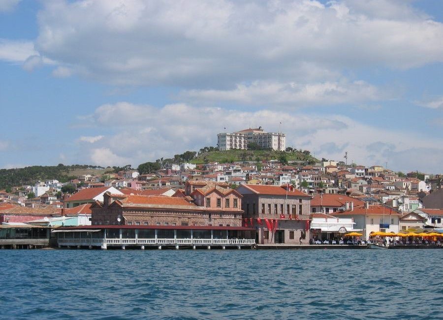 Efsane başkanı Mehmetçik’e bağışladığı rehabilitasyon merkezine götürdü Ayvalık’ta efsanevi belediye başkanı Ahmet Tüfekçi’ye İl Jandarma Komutanı Nurettin