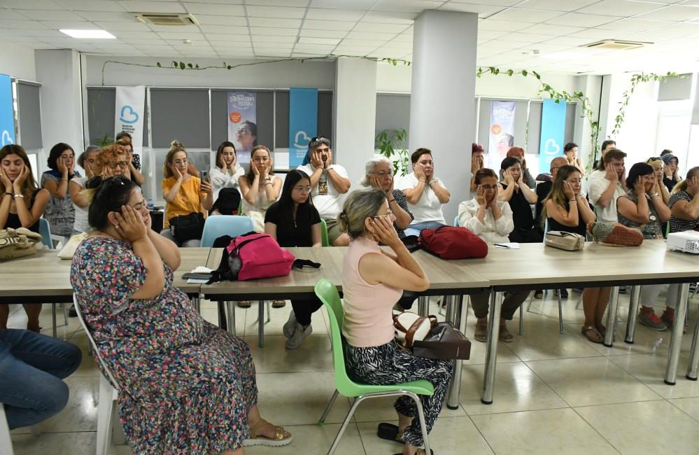 Aromatik yağlar ile nefes tekniklerini öğrendiler Balıkesir 5. Aromaterapi Festivali dahilinde “Aromatik Yağlar ile Nefes Teknikleri”