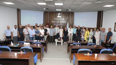Edremit’te Belediye Başkanı Mehmet Ertaş, mahalle muhtarları ile bir araya
