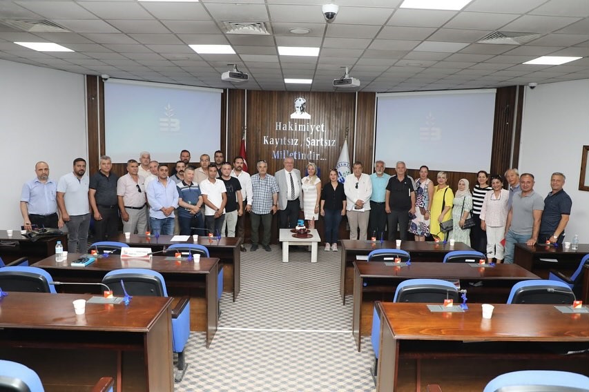 Başkan Ertaş muhtarları dinledi Edremit’te Belediye Başkanı Mehmet Ertaş, mahalle muhtarları ile bir araya