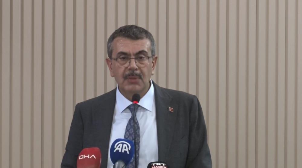 Milli Eğitim Bakanı Tekin: “Türkiye Yüzyılı Maarif Modeli ile hep beraber millet olalım, bir olalım” Milli Eğitim Bakanı Yusuf Tekin, “Türkiye Yüzyılı Maarif Modeli de