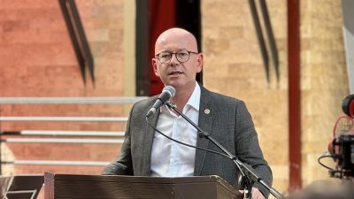 CHP Balıkesir Milletvekili Serkan Sarı, 5,5 yıldır tarifeli uçağın inmediği