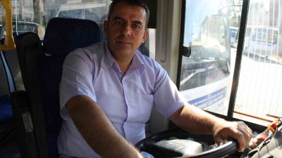 Aydın’ın Efeler ilçesinde, halk otobüsü içinde bayılan bayan yolcu, güzergahından