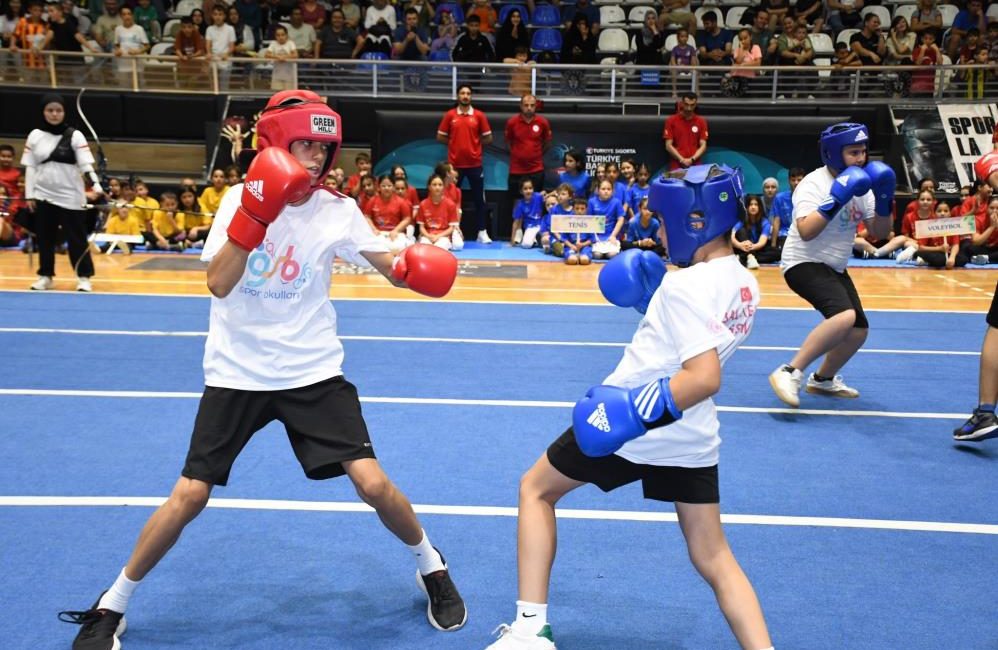 Balıkesir’de Sporun geleceği spor okulları ile başlıyor Gençlik ve Spor Bakanlığı tarafından her yıl Türkiye genelinde düzenlenen