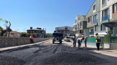 Bandırma Belediyesi, kent genelinde ulaşım ağını güçlendirmek için başlattığı asfaltlama