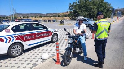 Balıkesir İl Jandarma Komutanlığı trafik ekipleri, kırsal mahallelerde emniyet kemeri