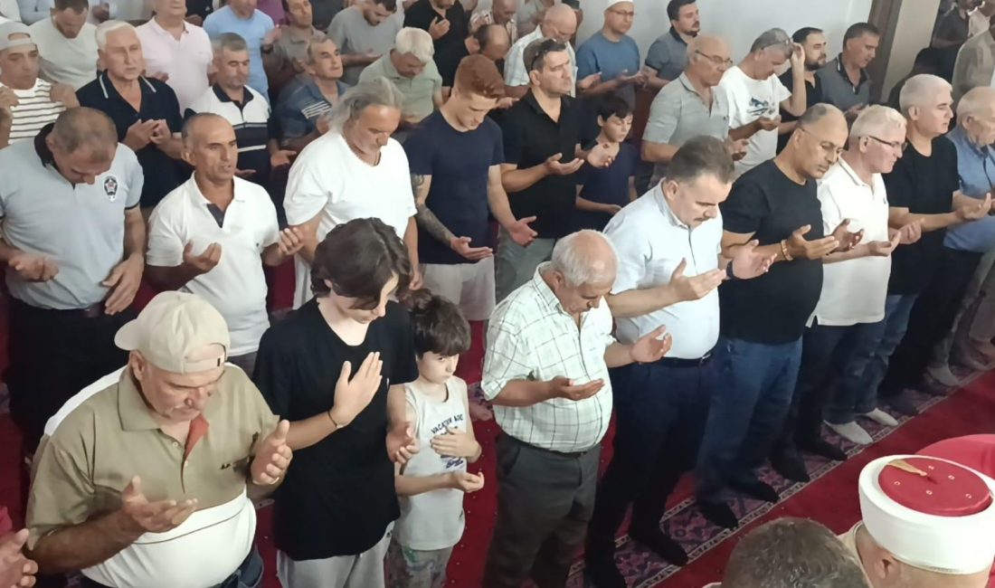İsmail Haniye için Edremit’te gıyabi cenaze namazı kılındı İran’da uğradığı suikast sonrasında şehit edilen Filistin direnişinin sembol isimlerinden