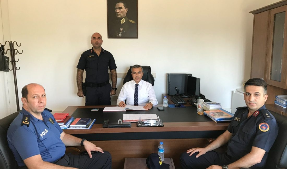 Kaymakam Atasoy, Tatlısu’daki çalışmaları inceledi Erdek Kaymakamı Atakan Atasoy, Tatlısu Jandarma Karakolu’nu ziyaret ederek, bölgede