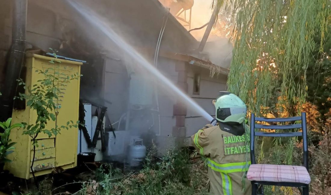 Susurluk’ta ev yangını; 1 yaralı Susurluk’ta meydana gelen ev yangınında bir kişi yaralandı. Büyükşehir Belediyesine