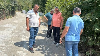 Susurluk’ta yapılan yol çalışmalarını yerinde inceleyen Belediye Başkanı Hakan Yıldırım