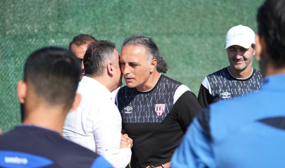Yılmaz, Bandırmaspor ailesiyle buluştu Bandırmaspor Tesisleri’nde Teknik Direktör Mustafa Gürsel ve futbolcular ile bir