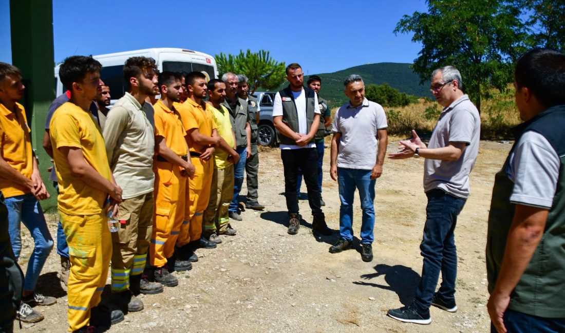 Bandırma’nın ateş savaşçılarına teşekkür ziyareti Balıkesir Orman Bölge Müdürü Kemal Kayıran, Mağaratepe’de çıkan yangını kontrol