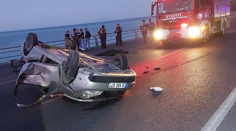 Balıkesir’de gençlerin gece eğlencesi sonrası kaza: 1 ölü, 4 yaralı Edremit’te 5 gencin gece eğlencesi kaza ile noktalandı. Dönüş yolunda