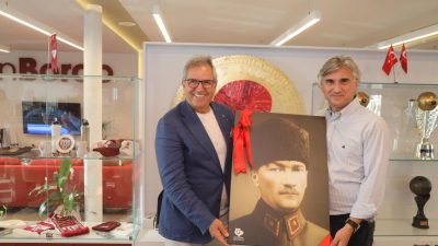 Bandırmaspor Tesislerini ziyaret ederek Kulüp Başkanı Serdar Kuter ile bir
