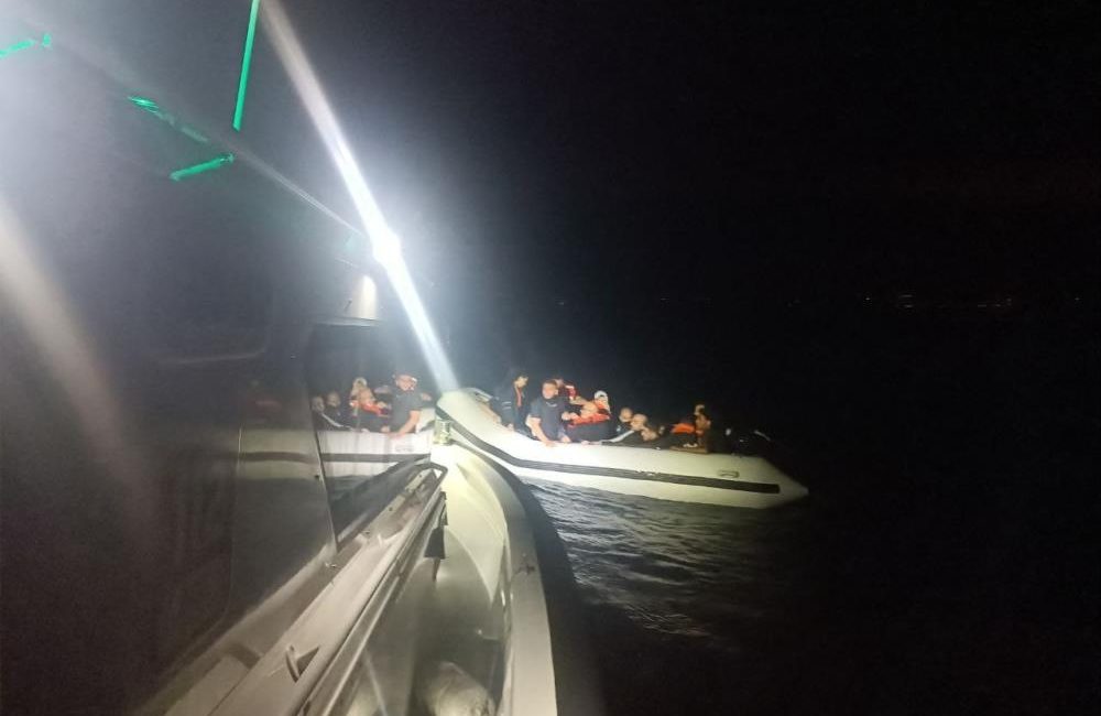 Ayvalık’ta 16 düzensiz göçmen yakalandı Ayvalık’ta, yasa dışı yollarla Yunanistan’ın Midilli Adası’na gitmek isteyen 1’i