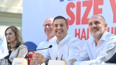 Balıkesir Büyükşehir Belediye Başkanı Ahmet Akın, Marmara Adası’nda düzenlenen Halk