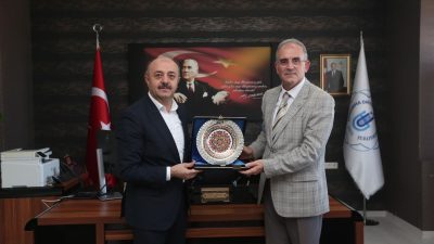 Eğitimciler Birliği Sendikası (Eğitim-Bir-Sen) Genel Sekreteri Talat Yavuz ve beraberindeki