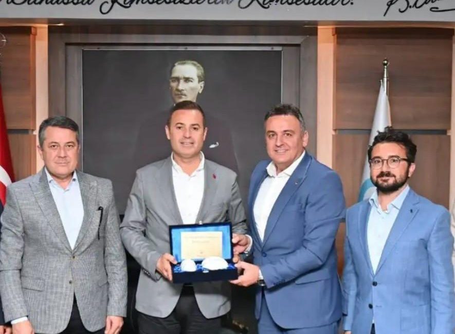 Bandırma Ticaret Odası’ndan Balıkesir Büyükşehir Belediye Başkanı Ahmet Akın’a Ziyaret Bandırma Ticaret Odası Yönetim Kurulu Başkanı Adem Yılmaz ve beraberindeki