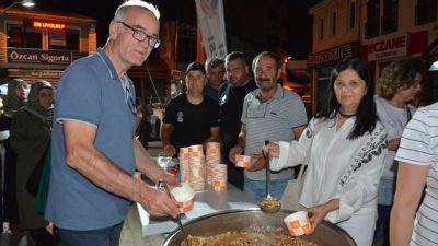 Sındırgı Belediyesi tarafından muharrem ayı çerçevesinde aşure hayrı gerçekleştirdi. Cumhuriyet