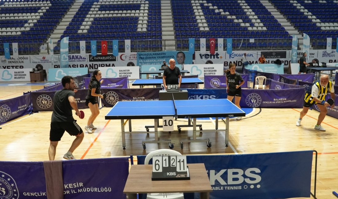 BANÜ’de sporcular masa tenisi turnuvasında kıyasıya mücadele etti BANÜ’de düzenlenen “Veteranlar Masa Tenisi Turnuvası”nda, kıyasıya mücadele eden sporculara