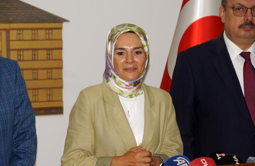 Aile ve Sosyal Hizmetler Bakanı Göktaş: “Dijital bağımlılıkla mücadele etmeye kararlıyız” Aile ve Sosyal Hizmetler Bakanı Mahinur Özdemir Göktaş, Aydın Valiliği