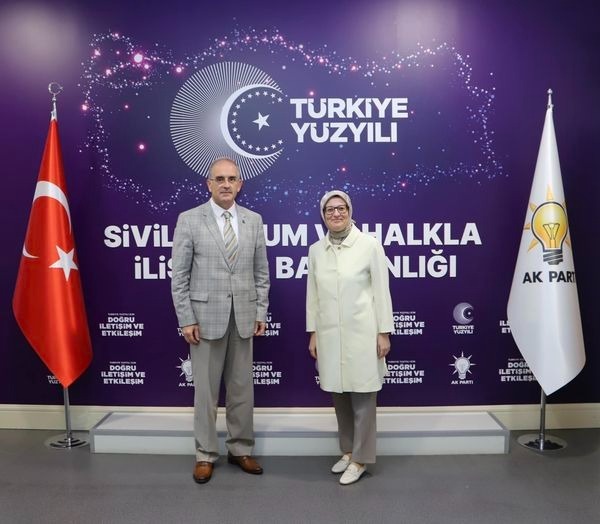 Rektör Boz, BANÜ çalışmalarını Milletvekili Uygur’a anlattı AK Parti Balıkesir Milletvekili Belgin Uygur ile bir araya gelen