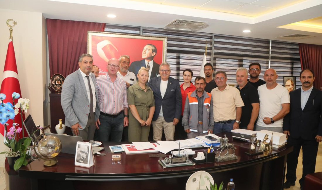 Bandırma’da belediye personeline “Toplu İş Sözleşmesi” Bandırma Belediye Başkanı Dursun Mirza, personellerin çalışma haklarını güçlendirmek amacıyla