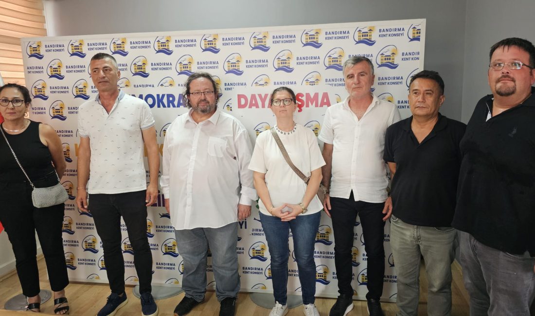 Başkan Dr. Ergöz, Bandırma Kent Konseyi’nde görevi teslim aldı Bandırma Kent Konseyi’nin yeni başkanı Dr. Murat Ergöz, görevi Serdar