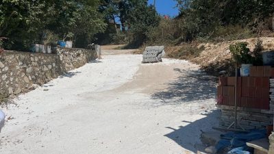 Manyas’ta vatandaşların güvenli yolculuk yapmaları ve yolların iyileştirilmesi kapsamında yapılan