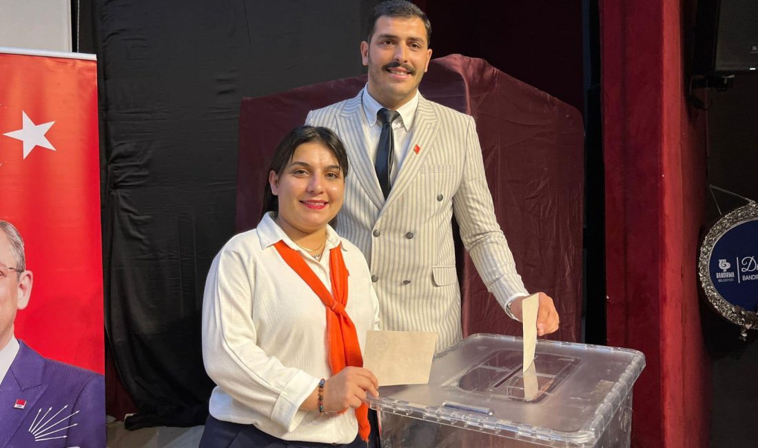 CHP Bandırma İlçe Gençlik Kolları Kongresi’nde Cemile Çetinkaya’nın kazandığı başkanlık