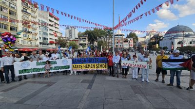 Bandırma Demokrasi Platformu, Dünya Barış Günü dolayısıyla basın açıklaması gerçekleştirerek,