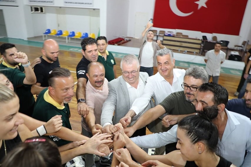 Başkan Ertaş, Ferhatoğlu Edremit Belediyesi Gürespor’u ziyaret etti Edremit Belediye Başkanı Mehmet Ertaş, Ferhatoğlu Edremit Belediyesi Gürespor’un sezonun