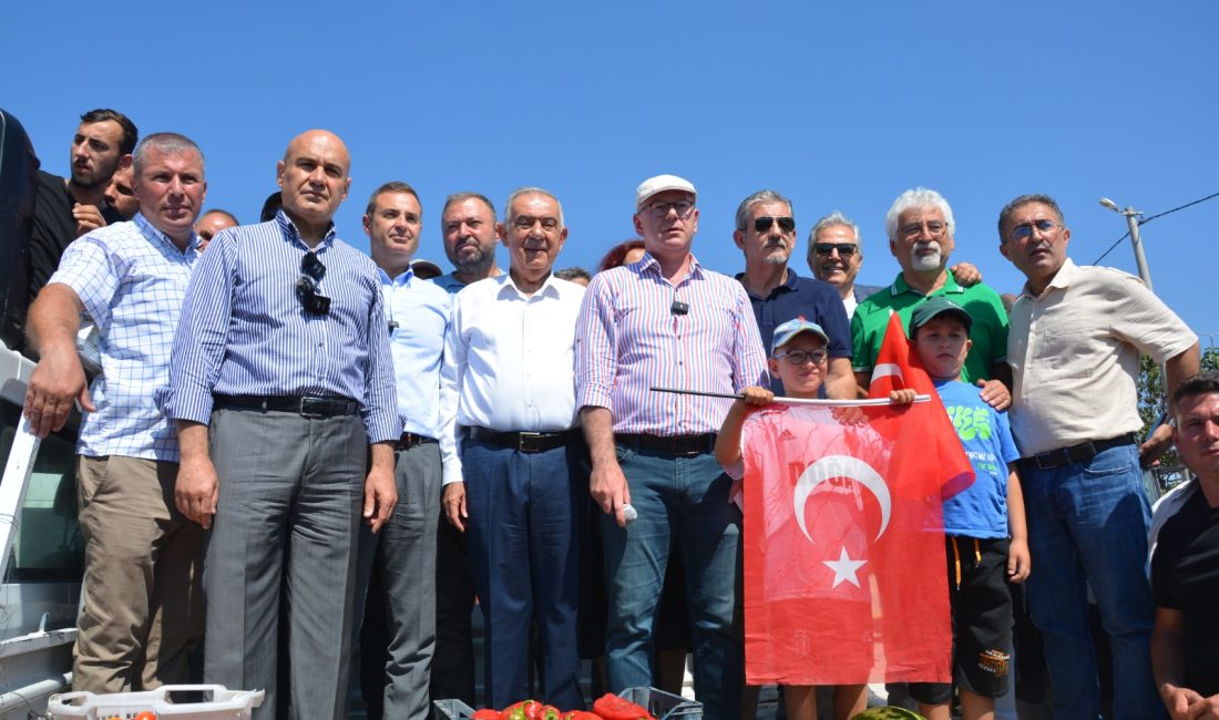 Bandırma’da çiftçiler traktörleriyle eylem yaptı Aksakal’da eylem yapan çiftçiler yaşadıkları mağduriyeti anlatarak Tarım Bakanı’na seslendi.